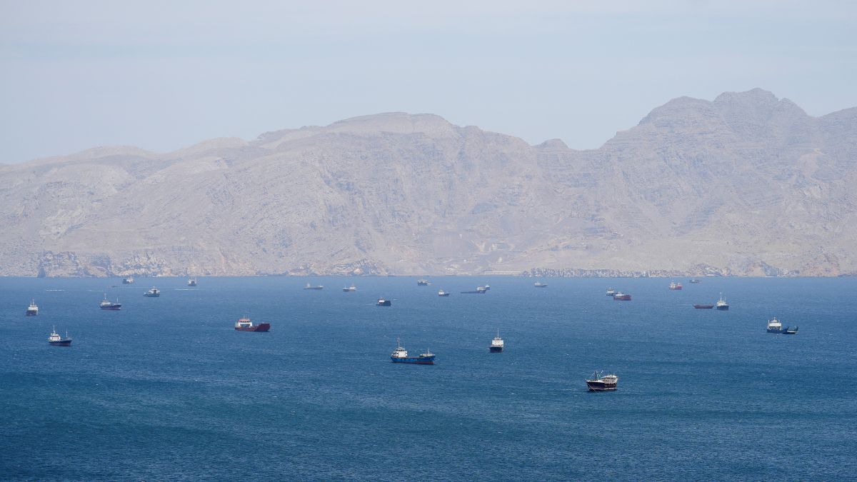 Pakistan Unlocks Six Land Routes to Iran, Bypassing Blockaded Hormuz Strait