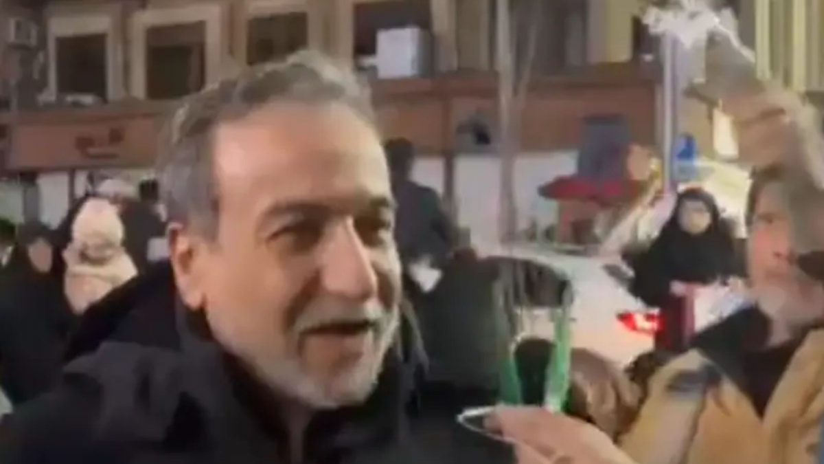 Watch: Iranian Prez Pezeshkian, FM Araghchi make rare public appearance, mingle with crowds amid killings of key officials Watch: Iranian Prez Pezeshkian, FM Araghchi make rare public appearance, mingle with crowds amid killings of key officials