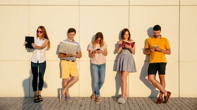 Gen Z’s ‘lily padding’ trend is changing how careers are built. Freepik
