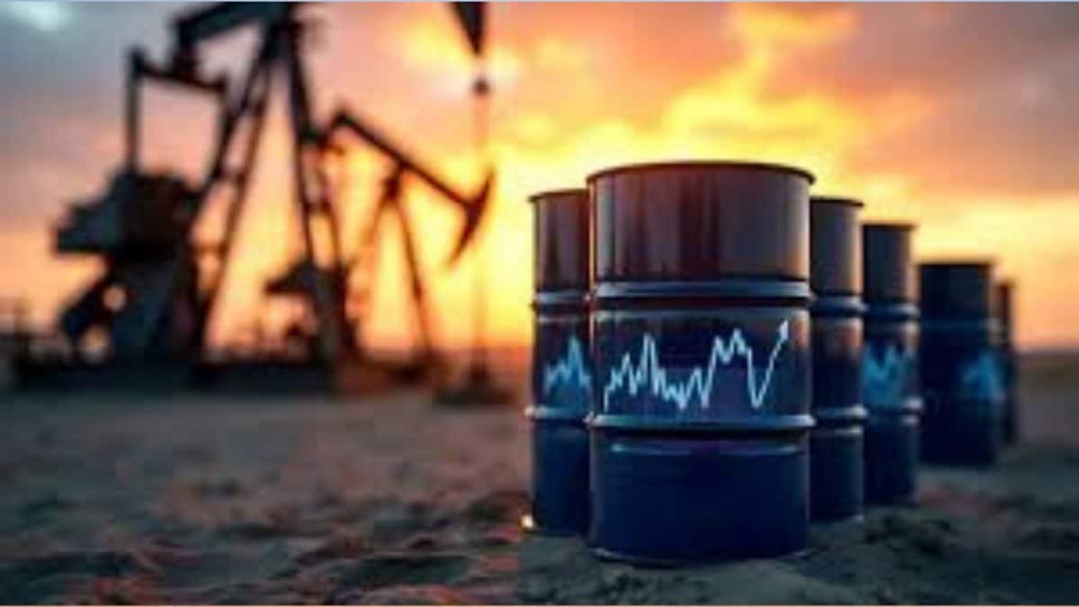 As Trump blocks Strait of Hormuz, spot oil price nears record high of $150 a barrel