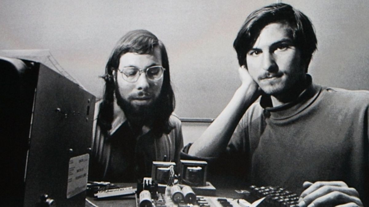 Did a Hindu guru inspire Steve Jobs to come up with Apple? The many theories behind tech giant’s name Did a Hindu guru inspire Steve Jobs to come up with Apple? The many theories behind tech giant’s name