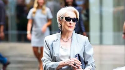 मिरांडा प्रीस्टलीचे 20 वर्षांचे राज्य: 'द डेव्हिल वेअर्स प्राडा' आयकॉनने पॉवर ड्रेसिंगची व्याख्या बदलली