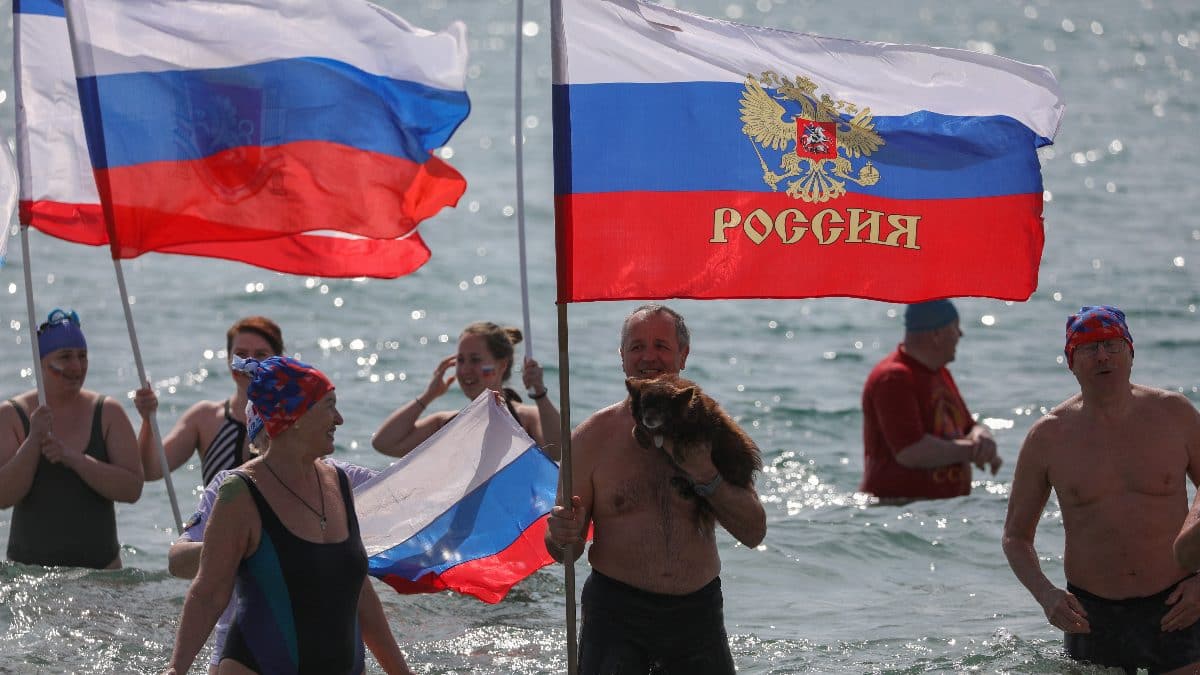 World Aquatics allows Russians to compete with their uniforms, flags ...