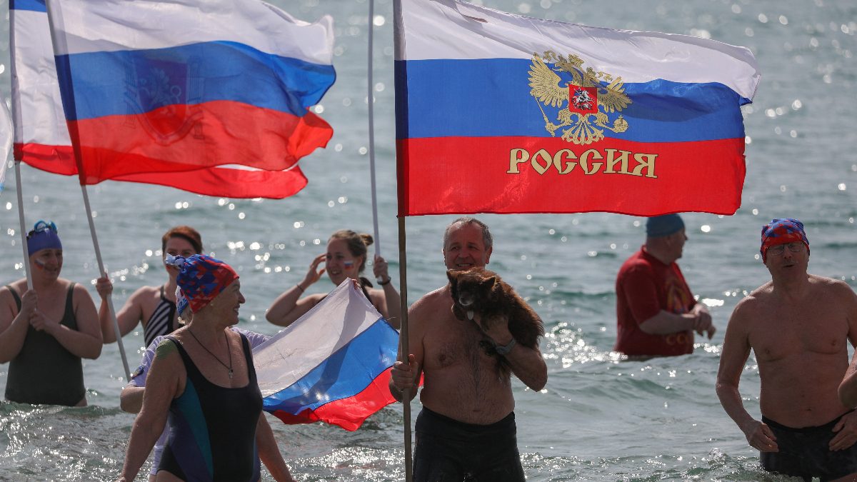 World Aquatics allows Russians to compete with their uniforms, flags ...