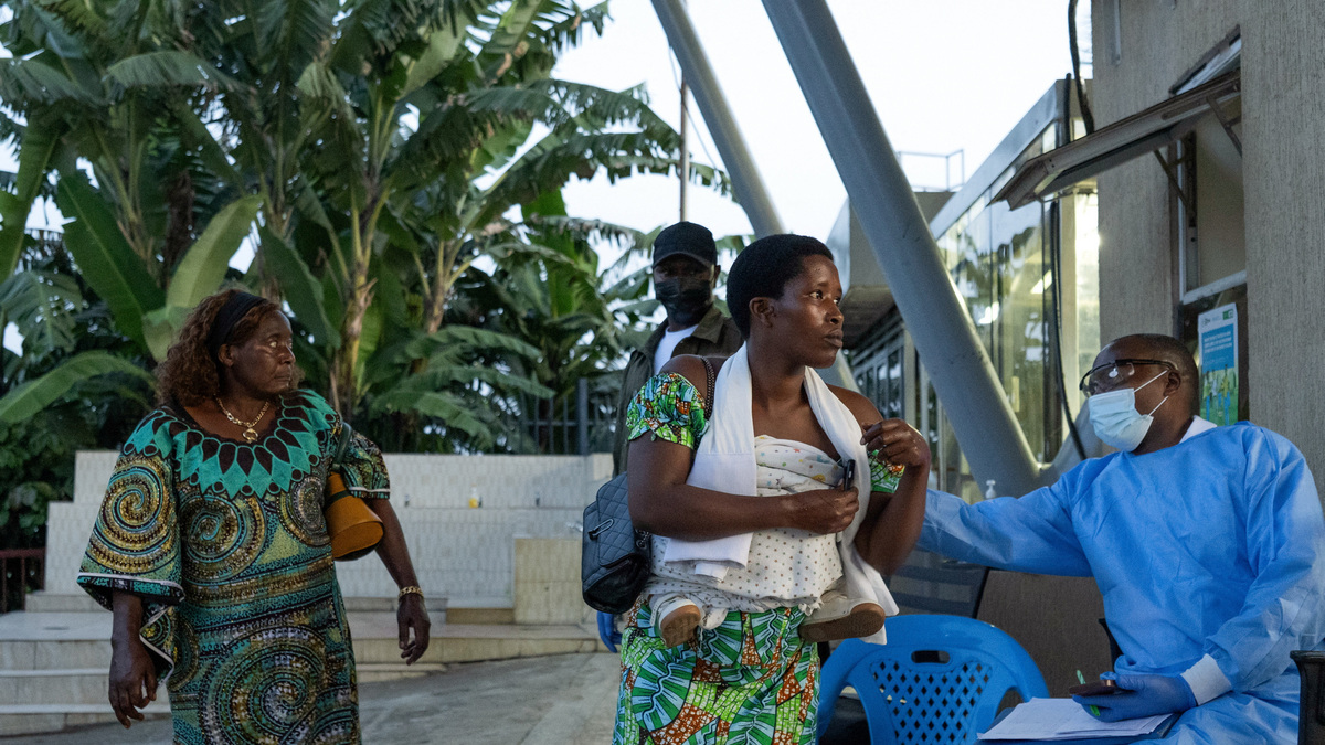 A thin strip of plastic: Inside the ill-equipped epicentre of Congo’s new Ebola outbreak A thin strip of plastic: Inside the ill-equipped epicentre of Congo’s new Ebola outbreak