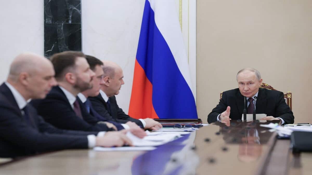 Russia shields Kalibr submarines with anti-drone ‘grills’, partial submersion: Report