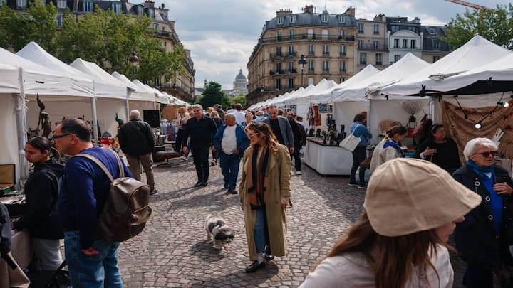 France inflation cools slightly, economy slips into contraction amid energy shock France inflation cools slightly, economy slips into contraction amid energy shock