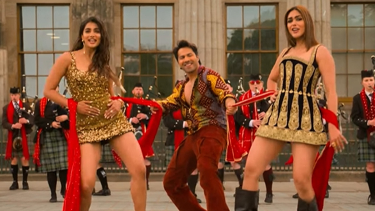 David Dhawan's 'Hai Jawani Toh Ishq Hona Hai' Trailer Out Now: Varun Dhawan trapped between Mrunal Thakur, Pooja Hegde, and tons of chaos David Dhawan's 'Hai Jawani Toh Ishq Hona Hai' Trailer Out Now: Varun Dhawan trapped between Mrunal Thakur, Pooja Hegde, and tons of chaos