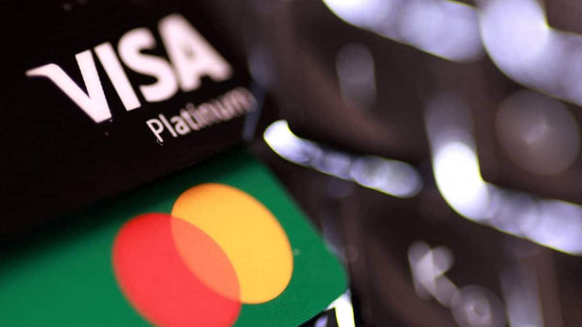 Dark web scammers leak 345,000 credit card records through vibe coding