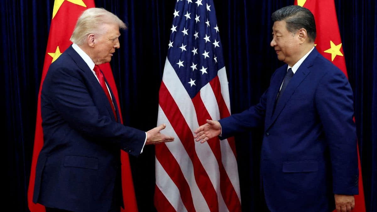 At Beijing summit, Trump stands without cards as Xi flexes Chinese muscles