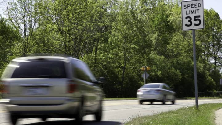 Drivers more likely to use phones at higher speed limits, IIHS study finds Drivers more likely to use phones at higher speed limits, IIHS study finds