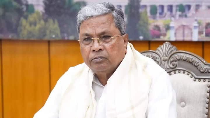 Siddaramaiah resigns as Karnataka CM, to continue as caretaker till transition Siddaramaiah resigns as Karnataka CM, to continue as caretaker till transition