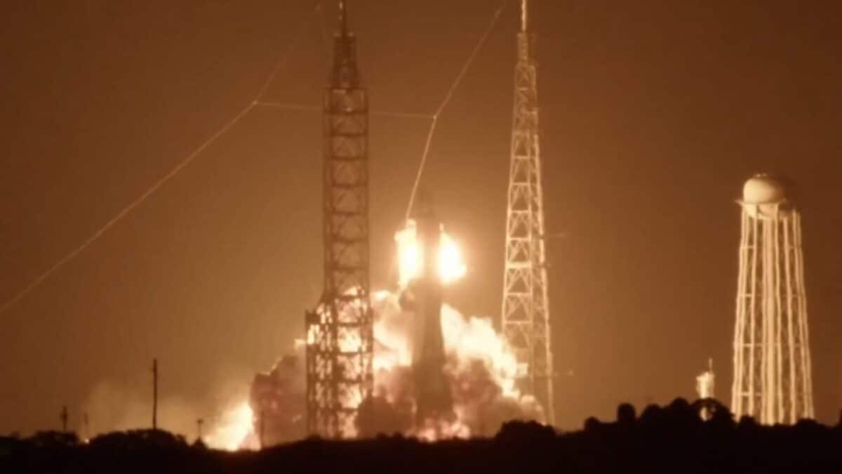 Blue Origin’s new Glenn rocket explodes during hotfire test at Cape Canaveral | Video