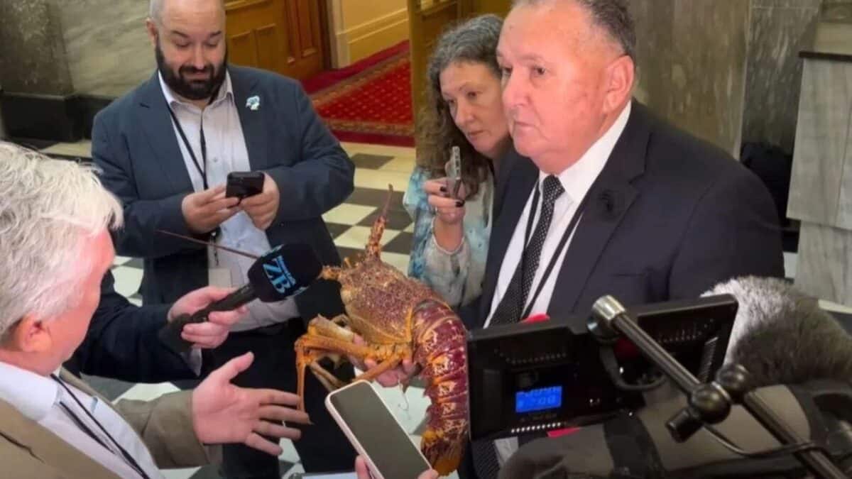 Fisheries minister exhibits live freshwater crayfish within New Zealand legislative building
