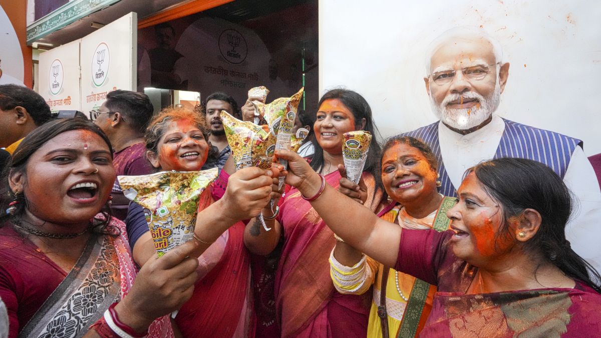 Jhalmuri chronicles: When Bengal’s favourite travel snack becomes a symbol of political defiance