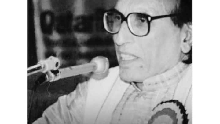 In Graphics: Remembering Bashir Badr, the poet who turned everyday heartbreak into unforgettable poetry