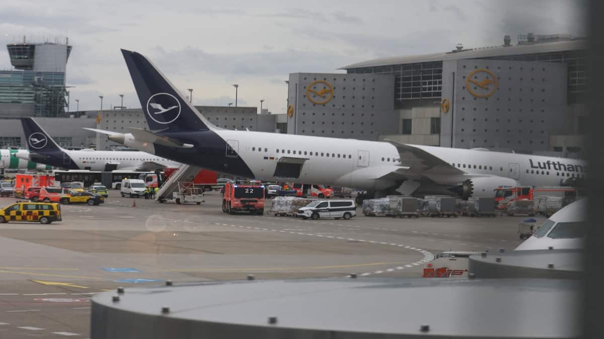 Several injured after Lufthansa Boeing 787's nose gear collapses at Frankfurt airport