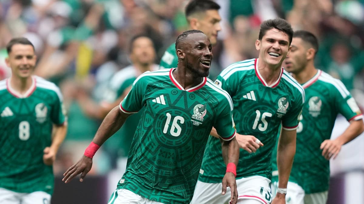 Quinones, Jimenez Lead Early Golden Boot Race After Mexico's World Cup Opener