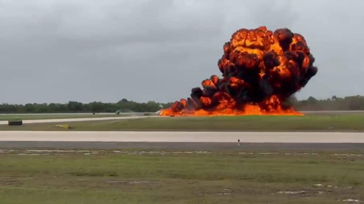 2 dead after US-registered business jet explodes after faile