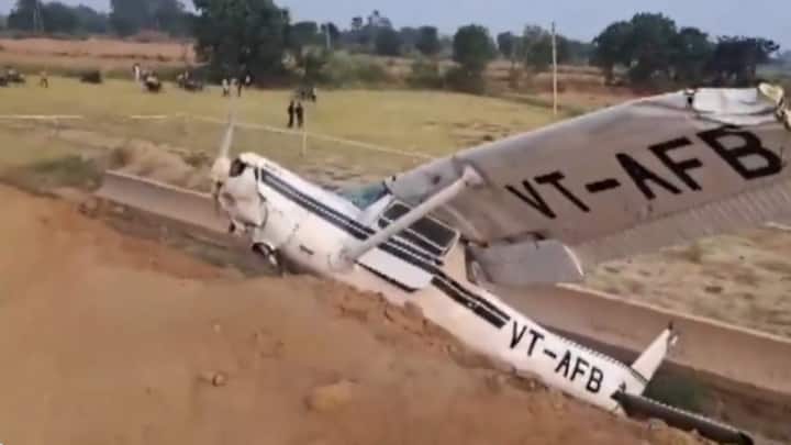Trainer aircraft crash-lands in UP's Kasganj during solo flight; trainee pilot safe Trainer aircraft crash-lands in UP's Kasganj during solo flight; trainee pilot safe