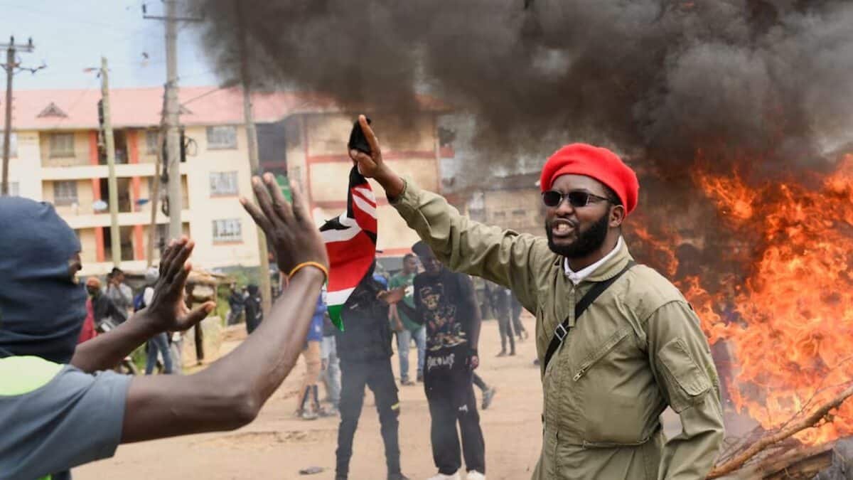 Hundreds protest against planned Ebola quarantine centre for Americans in Kenya