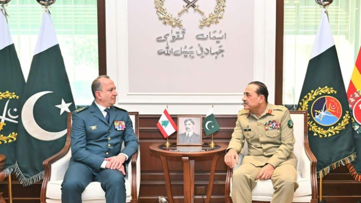 Lebanon and Pakistan army chiefs meet to advance p