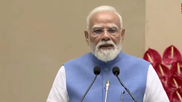 PM Modi in West Bengal to launch projects, release over ₹18,880 crore to farmers under PM-KISAN PM Modi in West Bengal to launch projects, release over ₹18,880 crore to farmers under PM-KISAN