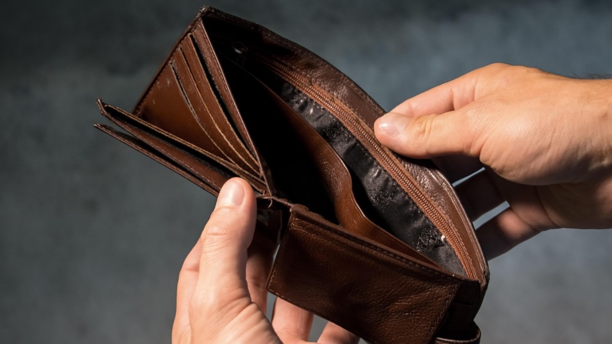 Pune Family's ₹2.2 Lakh Monthly Expenses Fuel Debate