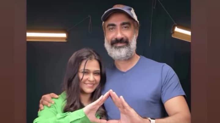 Arunabh Kumar expresses his long since wish to work with Ranvir Shorey, while thanking him for TVF's 'Sapne vs Everyone' Arunabh Kumar expresses his long since wish to work with Ranvir Shorey, while thanking him for TVF's 'Sapne vs Everyone'