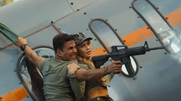 'Welcome To The Jungle': How Akshay Kumar turns back the clock with his helicopter stunt, proves he's one of Bollywood's biggest action stars 'Welcome To The Jungle': How Akshay Kumar turns back the clock with his helicopter stunt, proves he's one of Bollywood's biggest action stars