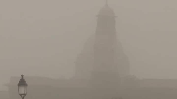 Watch | Dust storm sweeps Delhi, rain brings respite from sweltering heat Watch | Dust storm sweeps Delhi, rain brings respite from sweltering heat