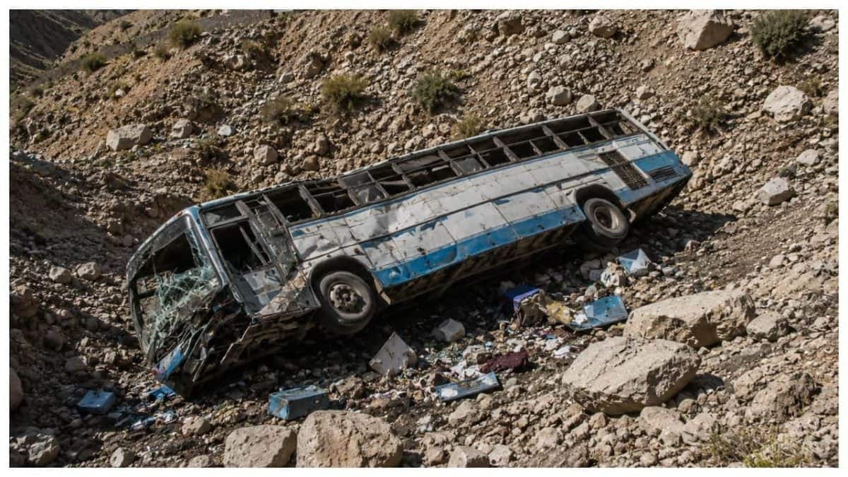 Pakistan: 40 killed as overcrowded bus plunges into ravine in ...
