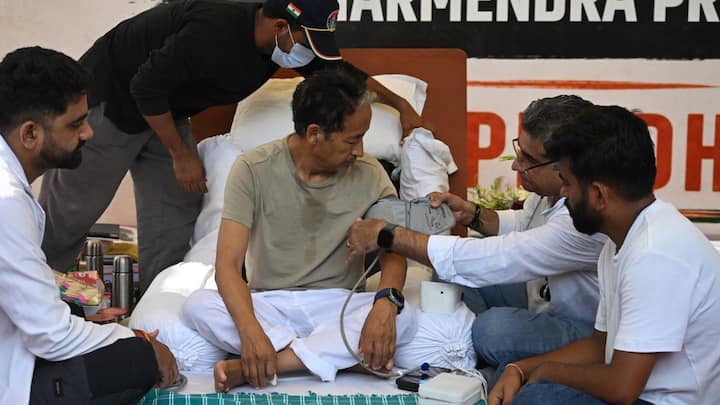Sonam Wangchuk ready to end hunger strike on 3 conditions as CJP’s Parliament march faces ban Sonam Wangchuk ready to end hunger strike on 3 conditions as CJP’s Parliament march faces ban