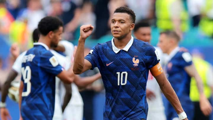 Kylian Mbappe takes lead over Messi in all-time World Cup goal count as Golden Boot race heats up Kylian Mbappe takes lead over Messi in all-time World Cup goal count as Golden Boot race heats up