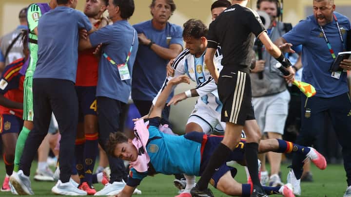 Leandro Paredes and Spanish players involved in ugly post-match incident following Spain's title triumph | WATCH Leandro Paredes and Spanish players involved in ugly post-match incident following Spain's title triumph | WATCH