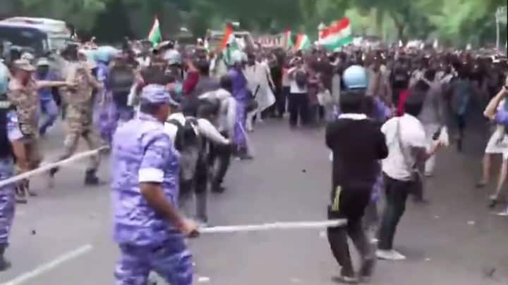 Police lathi-charge protesters at Delhi’s Jantar Mantar after denying march to Parliament Police lathi-charge protesters at Delhi’s Jantar Mantar after denying march to Parliament