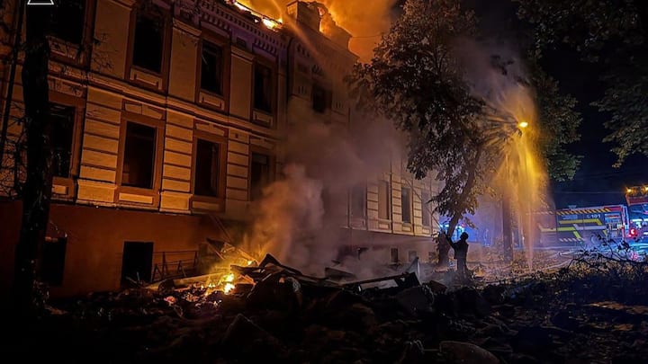 Russia launches major ballistic missile attack on Kyiv; 1 killed, 16 injured Russia launches major ballistic missile attack on Kyiv; 1 killed, 16 injured