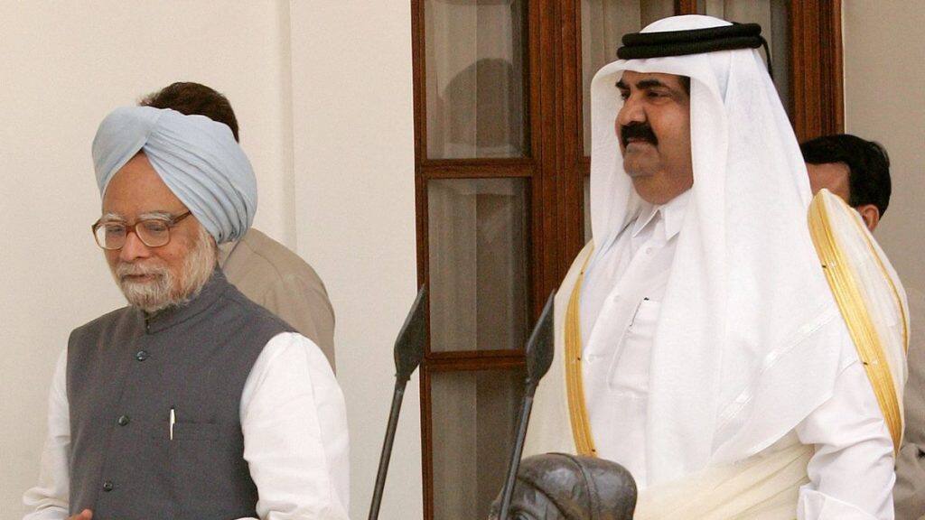 Indian Prime Minster Manmohan Singh and the emir of Qatar, Sheikh Hamad bin Khalifa al-Thani, arrive for their meeting in New Delhi, April 14, 2005. File Image/Reuters