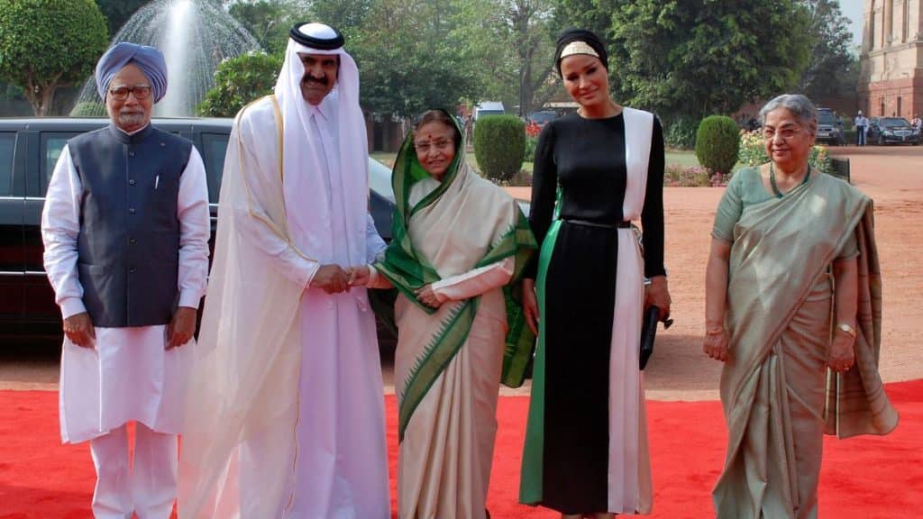 President Pratibha Patil (C) shakes hands with Qatar's Emir Sheikh Hamad bin Khalifa al-Thani as Prime Minister Manmohan Singh (L), Sheikh Hamad's wife Sheikha Mozah bint Nasser al-Missned (2nd R) and Singh's wife Gursharan Kaur (R) watch during the ceremonial reception at Rashtrapati Bhavan in New Delhi, April 9, 2012. File Image/Reuters