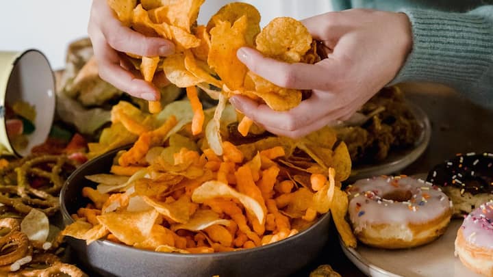 Why doctors are calling for stricter rules on junk food advertising aimed at children