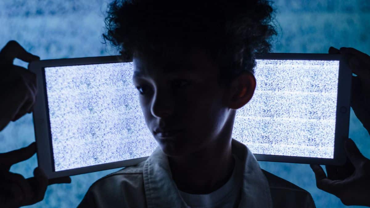 How Screen Time, Salt, and Sugar Impact Long-Term Brain Health