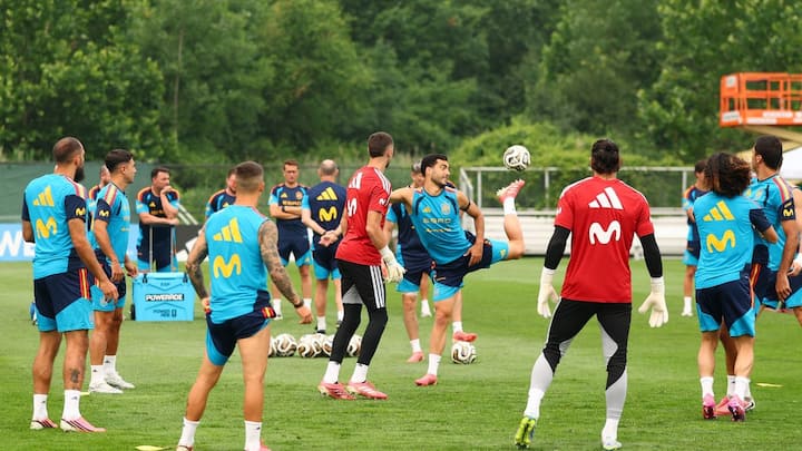 Spain's World Cup preparations hit by hazardous air from Canadian wildfires