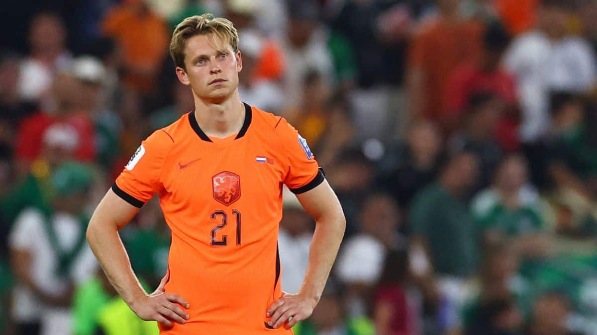 Frenkie de Jong Treated for Knee Ligament Injury