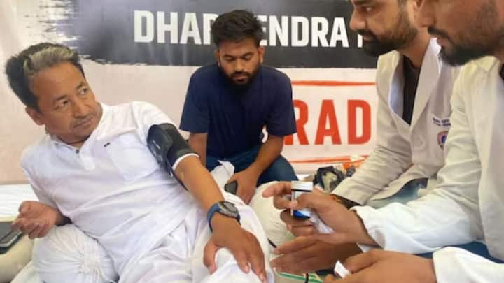 Sonam Wangchuk loses 8.2 kg on hunger strike: What toll does intense fasting take on a body? Sonam Wangchuk loses 8.2 kg on hunger strike: What toll does intense fasting take on a body?