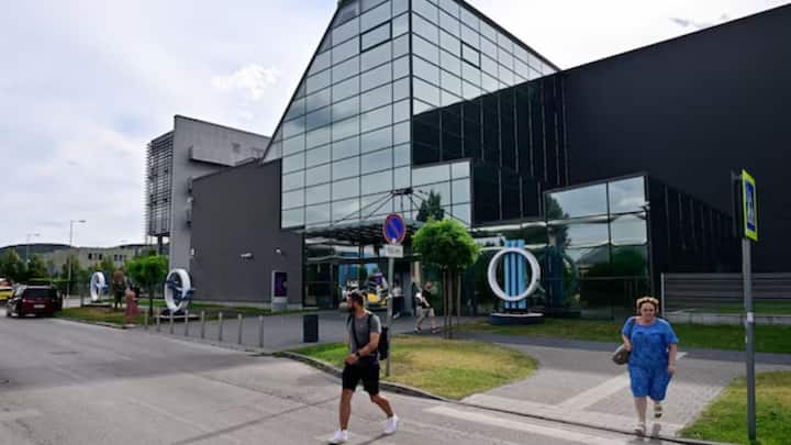 Hungary suspends state TV news broadcasts as government launches media overhaul