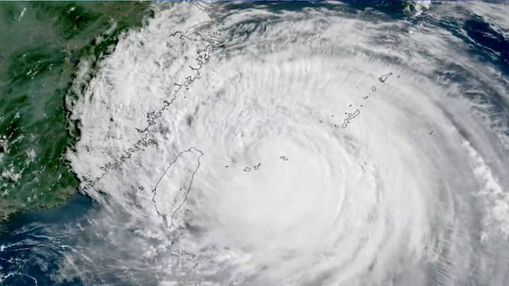 Typhoon Bavi lashes Japan's Sakishima islands as Taiwan braces for heavy rain Typhoon Bavi lashes Japan's Sakishima islands as Taiwan braces for heavy rain
