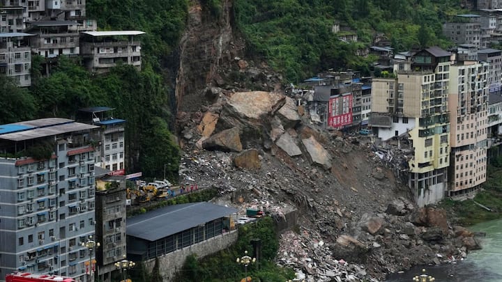 China landslide leaves eight dead as rescuers search for 34 missing in Chongqing China landslide leaves eight dead as rescuers search for 34 missing in Chongqing