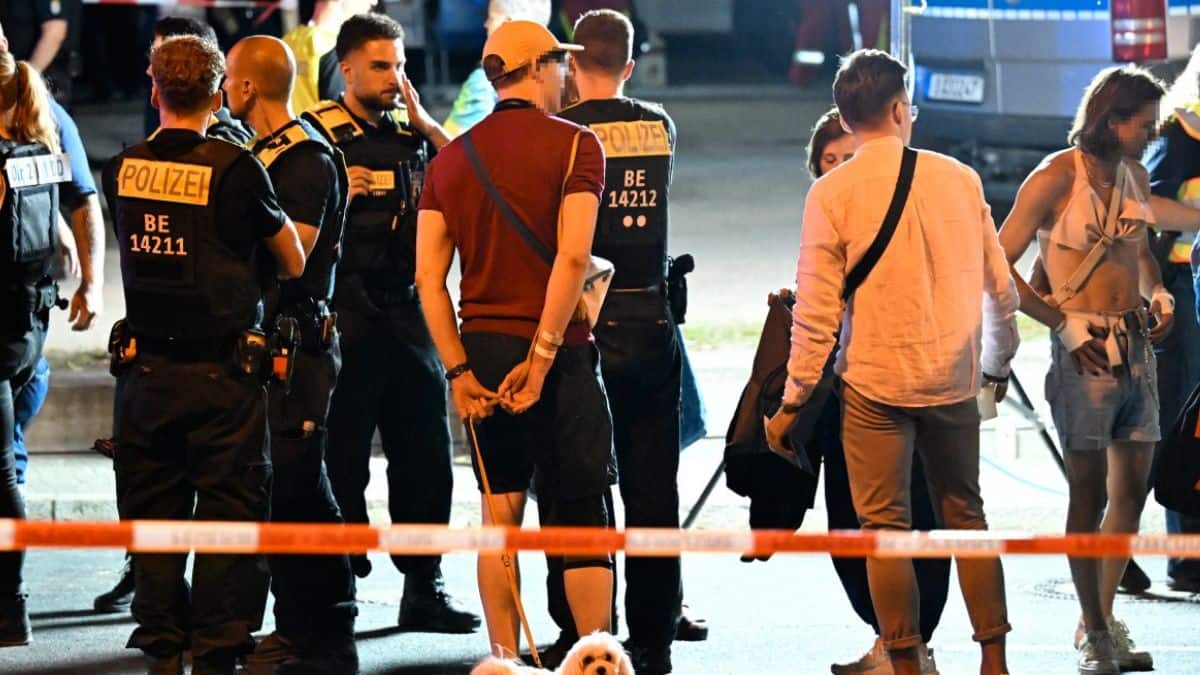 Van hits Berlin Pride crowd, kills 1, injures 15