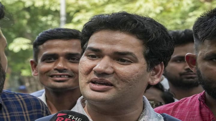 Who is Vijeta Dahiya, the Cockroach Janta party spokesperson sacked over burger video? Who is Vijeta Dahiya, the Cockroach Janta party spokesperson sacked over burger video?