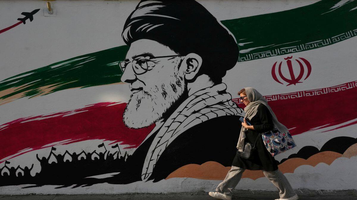Iran Denies Deal, Keeps Strait of Hormuz Closed